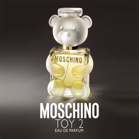 MOSCHINO 『熊芯未泯2.0』二代熊熊香水大變身，擺脫毛毛換 .